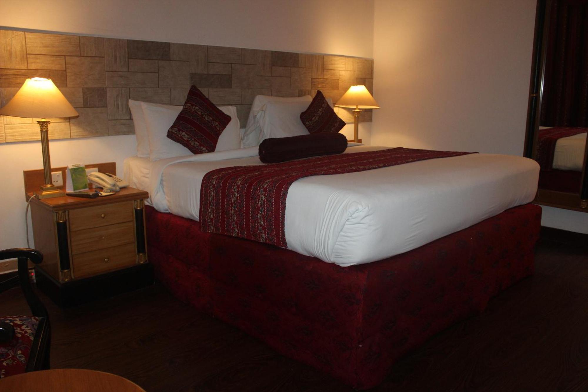 Mehran Hotel Karachi Buitenkant foto