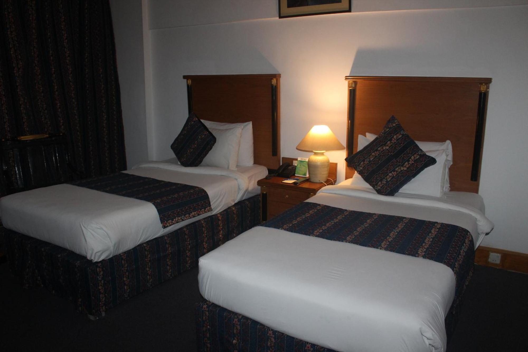 Mehran Hotel Karachi Buitenkant foto